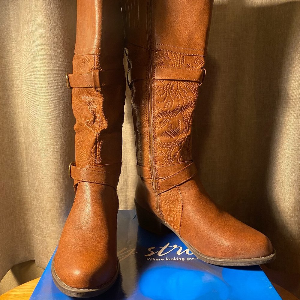 Easy Street Kelsa Harness Tan Boots, Size 8.5